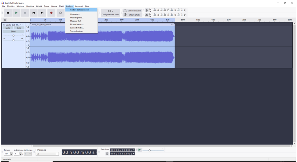 Dove richiamare Measure RMS in Audacity. Dopo aver selezionato il brano o un intervallo preciso, il plug-in compare in Analizza → Measure RMS. La schermata documenta il passaggio operativo usato per ripetere in Audacity le misure ottenute da riga di comando. Se la voce non compare, il plug-in va prima abilitato dal Gestore delle estensioni; cambiare la selezione cambia il significato del numero ottenuto.