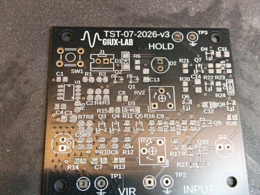 PCB GX-TXT-v3 dopo la rimozione dello stencil con la pasta saldante depositata sulle piazzole SMD.